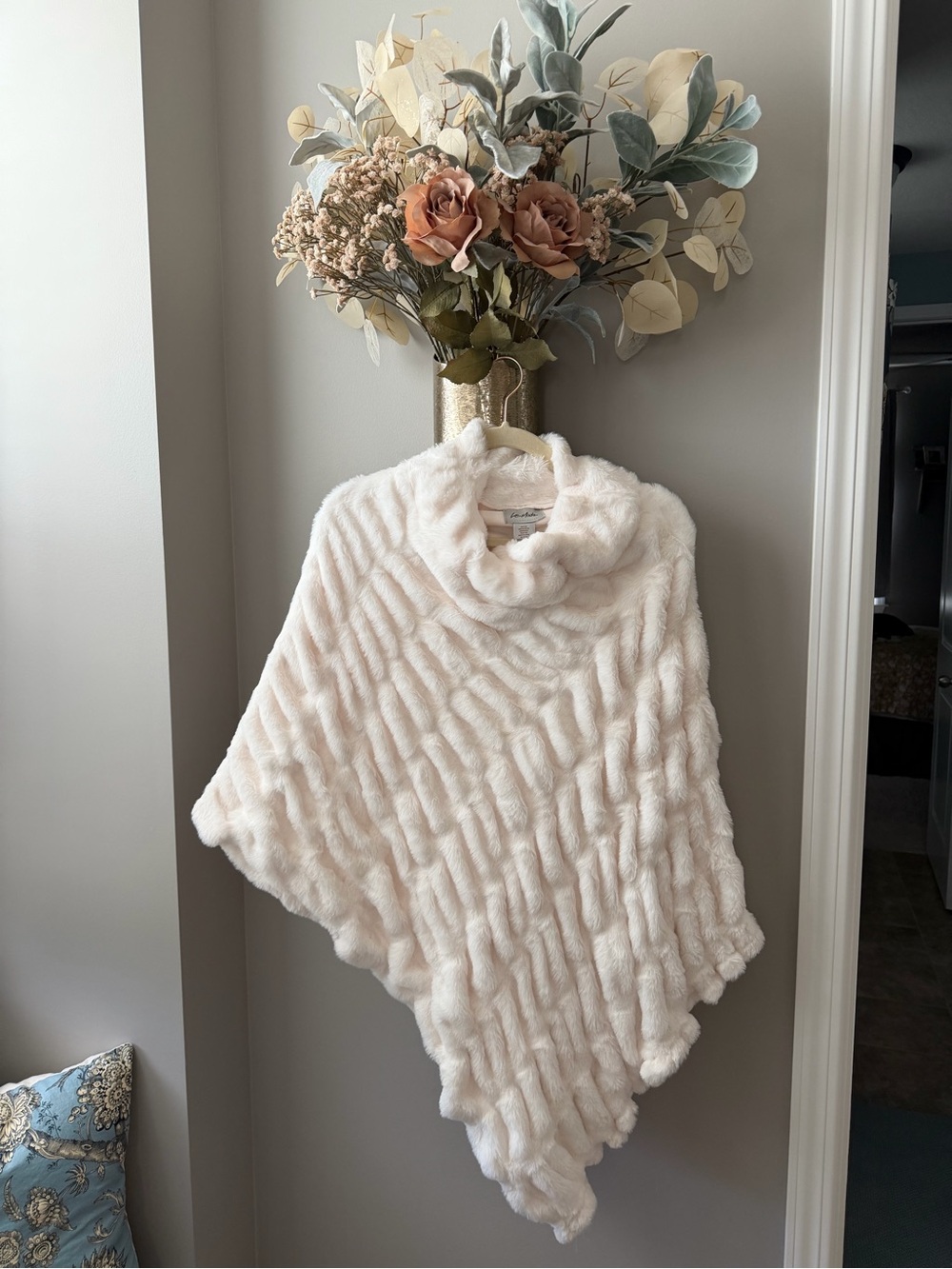 Moda Ivory Faux Fur Poncho